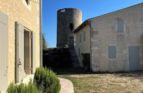 Saint-Thomas-de-Conac Casa | Renovated house with pool ideal for family vacations