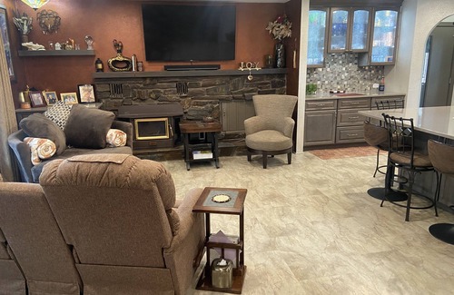 Rapid City Casa | 4-BR 2-BA Nueva renovación con Ultimate Gardens en 1. 5 acres tipo parque