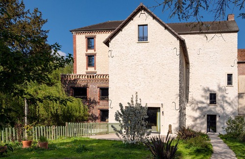 Villeneuve-la-Lionne Casa | Renovated mill with indoor pool and squash court