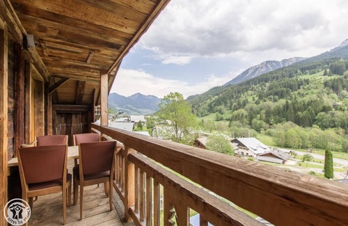 Abondance Chalet De Esquí | Antigua casa de labranza renovada, chalet con decoración que contrasta encanto y tradición