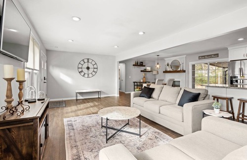 Bellevue Casa | Renovated Ranch + Fenced Back Yard. Pet Friendly!