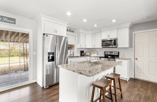 Bellevue Casa | Renovated Ranch + Fenced Back Yard. Pet Friendly!