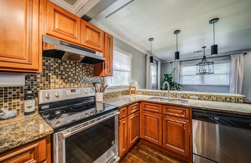 Hapeville Casa | Renovated Ranch House in Walkable Historic Neighborhood