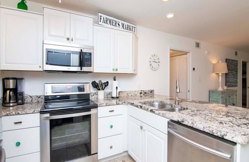 Wesley Chapel Condominio | Renovated Saddlebrook 1st Floor 2bd/2ba Condo w/Golf & Water Views