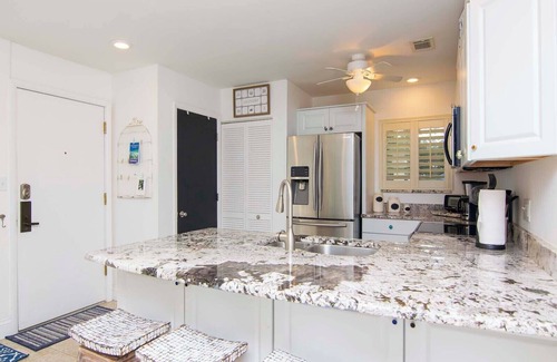 Wesley Chapel Condominio | Renovated Saddlebrook 1st Floor 2bd/2ba Condo w/Golf & Water Views