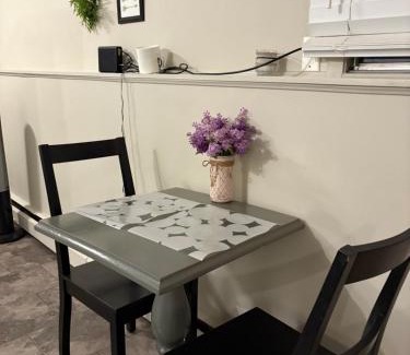 Kingsland Casa | Renovated Studio with Modern and Farmhouse Decor 8