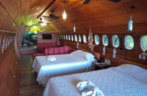 Manuel Antonio Complejo | Repurposed Cockpit Cabana w PRIVATE outdoor Soaking TUB