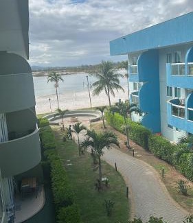 Arraial do Cabo Casa | Resort em Arraial do Cabo, Momentos inesquecíveis em um apartamento de luxo com 2 quartos, 2 BANHEIROS e 2 vagas de carro entre a praia e a lagoa