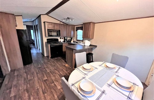 Niagara-on-the-Lake Cabaña | Resort near wineries, river, trails! Large Pool!