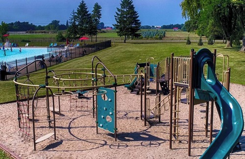 Niagara-on-the-Lake Cabaña | Resort near wineries, river, trails! Large Pool!