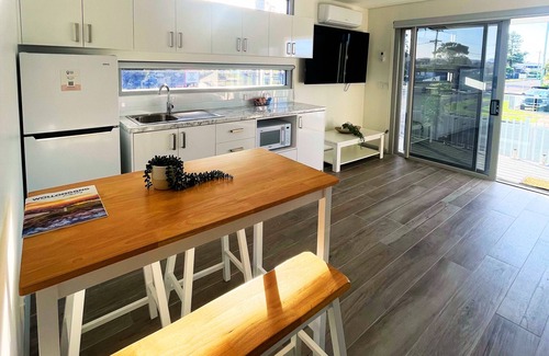 Windang Hotel | Resort on Cedar