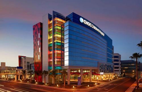 Lyon Street Apartamento | Resort-Style APT with Pool, Gym & Parking 10min to Disneyland