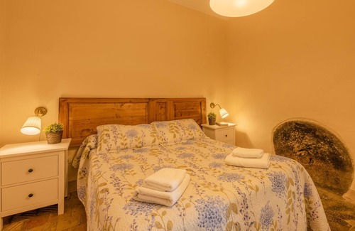 Sant Esteve de Guialbes Casa | Exclusiva casa a 20 minutos del mar con jardín, piscina y vistas panorámicas