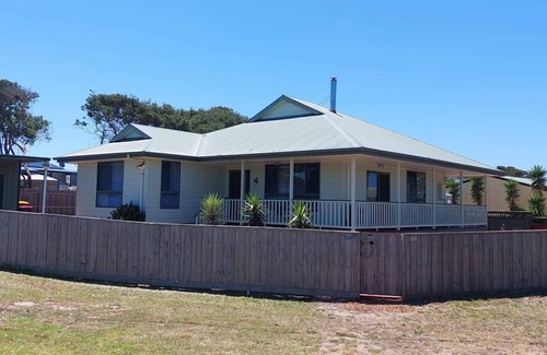 Golden Beach Casa | Retiro @ Golden Beach, a pocos metros del mar.