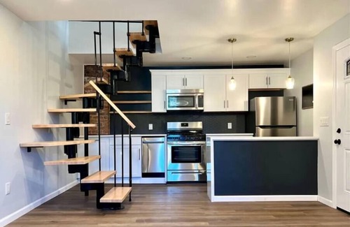 Verona Apartamento | Retreat in the Heart of a Pittsburgh Rivertown!