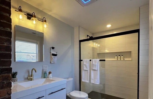 Verona Apartamento | Retreat in the Heart of a Pittsburgh Rivertown!