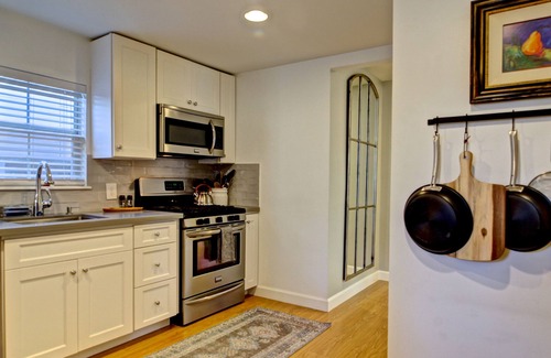 Washington Ave./ Memorial Park Casa | Retiro en The Heights - Cottage Grove bungalow