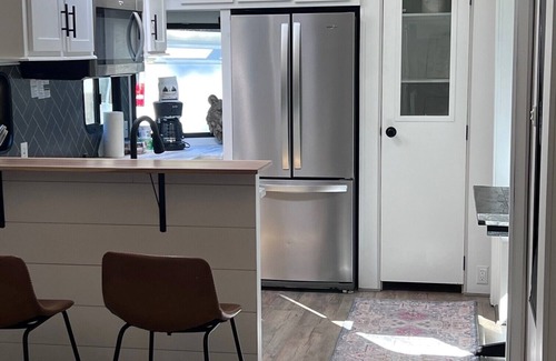 Salem Casa | Retreat on the River with AC in Salem - 3 bedrooms for a cozy stay