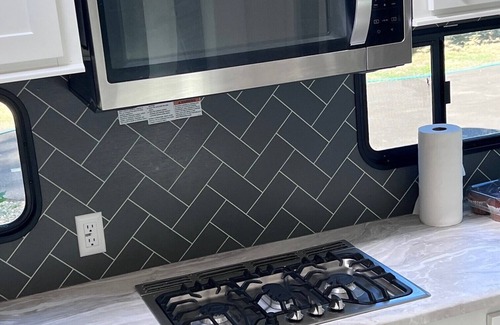 Salem Casa | Retreat on the River with AC in Salem - 3 bedrooms for a cozy stay