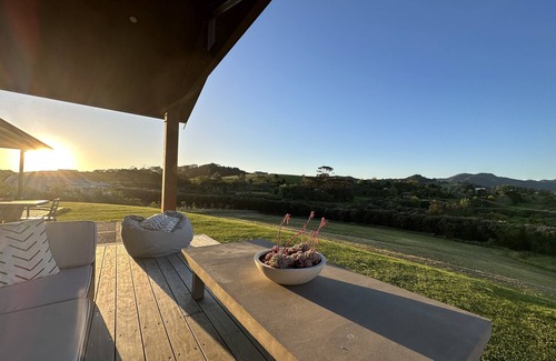 Matakana Casa | Retreat style home with hot tub, sauna, gym & country views. Great location!