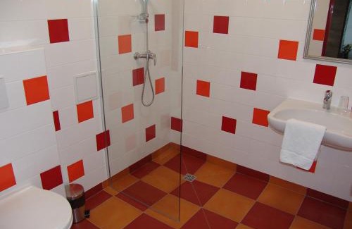 Dolni Brusnice Hotel | Retro hotel Pod Zvičinou