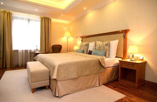 Brezova Hotel | Retro Riverside Wellness Resort