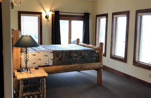 Corner Cama Y Desayuno | Comstock Premier Lodge