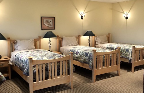Corner Cama Y Desayuno | Comstock Premier Lodge