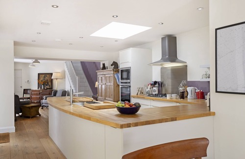 Vale of Glamorgan Casa | Rexton House is an attractive and spacious property enjoying a quiet location in the beautiful seasi