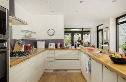 Vale of Glamorgan Casa | Rexton House is an attractive and spacious property enjoying a quiet location in the beautiful seasi