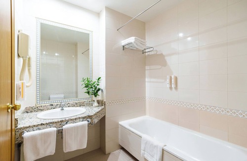 Villagonzalo Pedernales Hotel | Rey Arturo Burgos