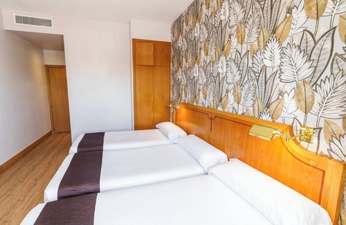 Villagonzalo Pedernales Hotel | Rey Arturo Burgos