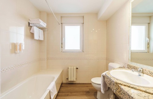 Villagonzalo Pedernales Hotel | Rey Arturo Burgos