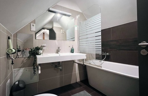 Hitdorf Hotel | Rheinländer Seehotel