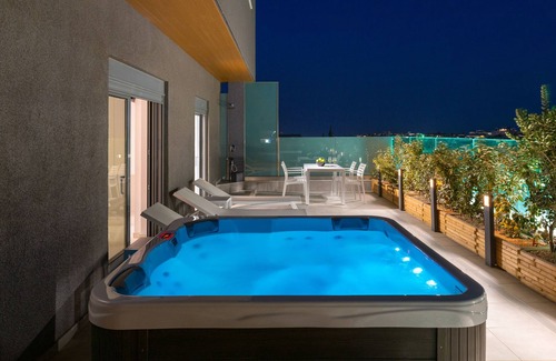 Ixia Apartamento | Rhodes Skyline Suite With out Door Jacuzzi Sea View A2