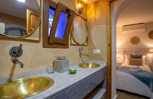 Medina of Chefchaouen Hotel | RIAD NILA