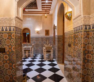Oulad Khallouf Casa | Riad Qasr El Medina