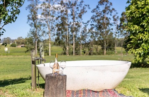 Woodville Cabaña | Ribba Cottage - Riverfront Cottage with Outdoor Bath