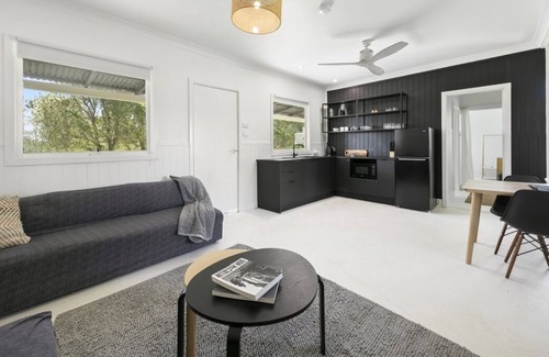 Woodville Cabaña | Ribba Cottage - Riverfront Cottage with Outdoor Bath