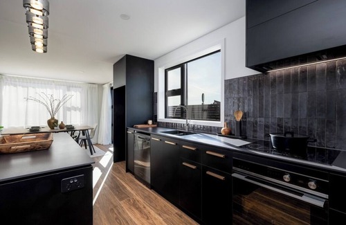 Richmond Casa | Richmond - Close to Washbourn Gardens - Brand New Fully Equipped Home