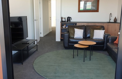 Richmond Casa | Richmond - Close to Washbourn Gardens - Brand New Fully Equipped Home