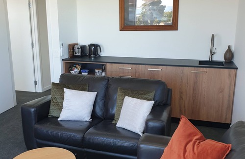 Richmond Casa | Richmond - Close to Washbourn Gardens - Brand New Fully Equipped Home