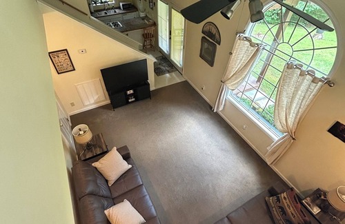 Tallassee Cabina | Ride or Drive the "Tail of the Dragon"-Smoky Mountain Cabin