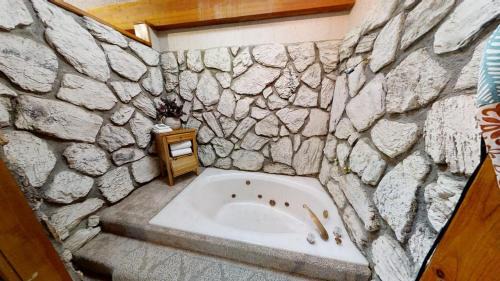 Red River Casa | Ridgeview Lodge - Fenced Yard - Satellite - WiFi - Washer - Dryer - Grill - Fireplace