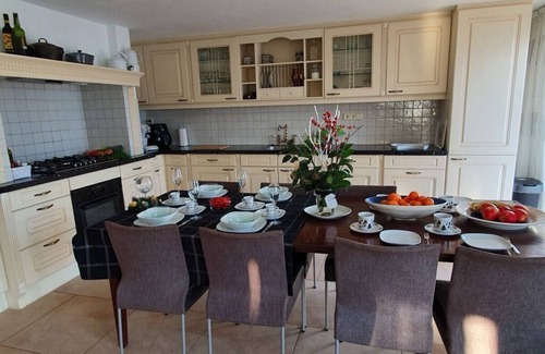 Veen Casa | Amplia casa de vacaciones cerca del centro