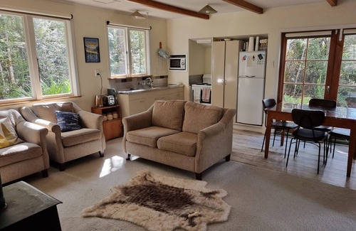 St. Arnaud Cabaña | Rimu Lodge, a Cosy Cottage in St Arnaud, Lake Rotoiti, Nelson Lakes NP