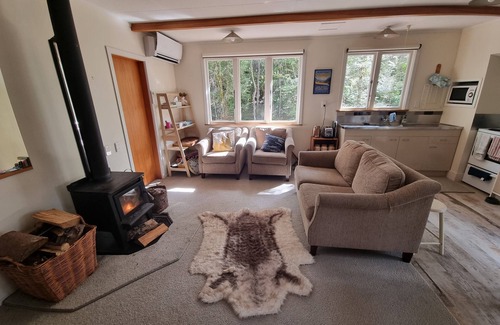 St. Arnaud Cabaña | Rimu Lodge, a Cosy Cottage in St Arnaud, Lake Rotoiti, Nelson Lakes NP