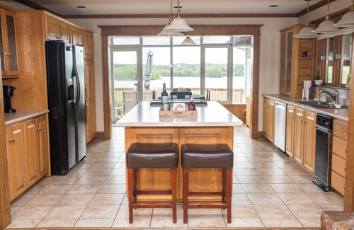 Cape Breton Regional Municipality Cabaña | Rita’s Retreat Main House ~ Indoor Saltwater Pool ~ with Lake View!