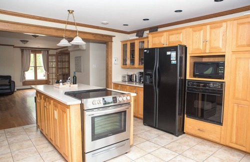 Cape Breton Regional Municipality Cabaña | Rita’s Retreat Main House ~ Indoor Saltwater Pool ~ with Lake View!