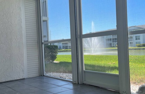 Cocoa Beach Condominio | RIVER ACCESS, Pool, and Walking Distance to Beach! Beautifully Furnished!